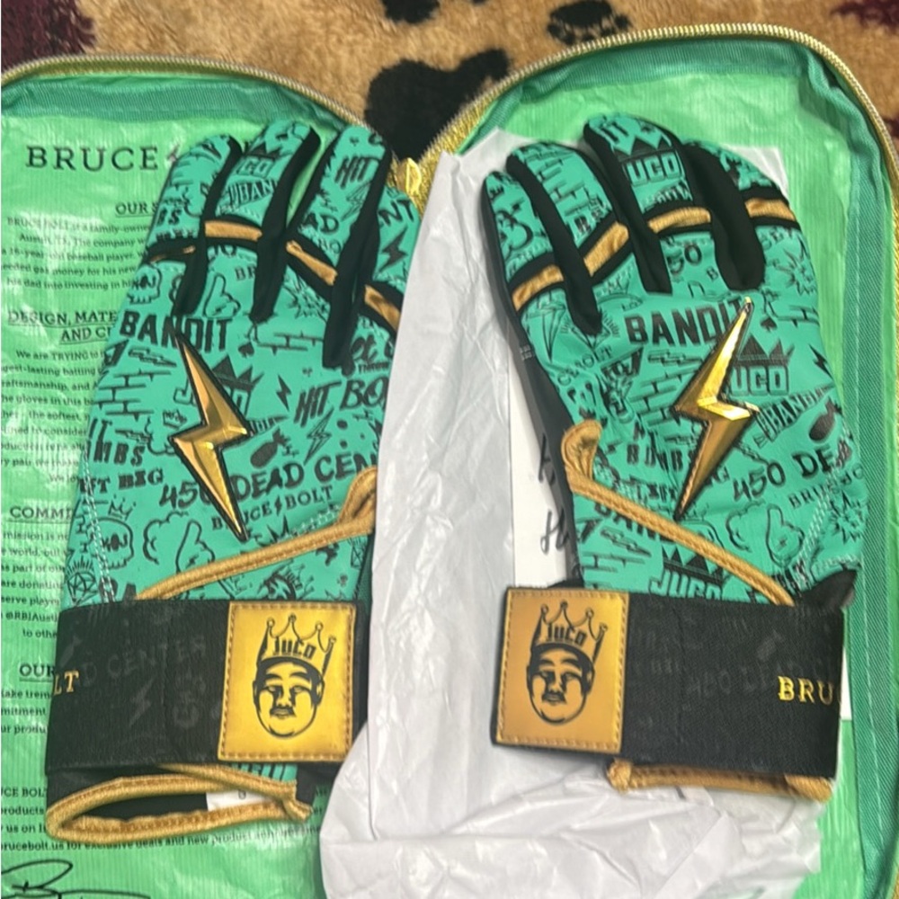 Bruce Bolt King of JUCO Men's Graphic Gloves - Green and Gold